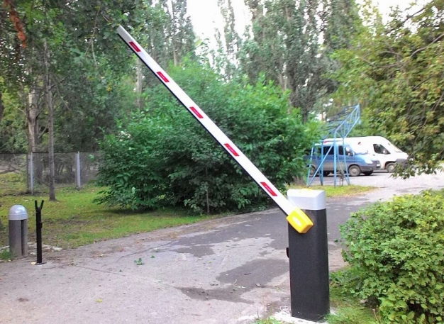 Под Омском бизнесмен купил дорогу и требует деньги за проезд