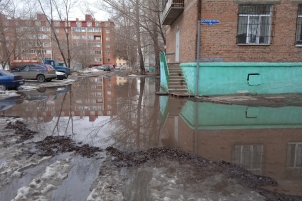 Омск продолжает плыть