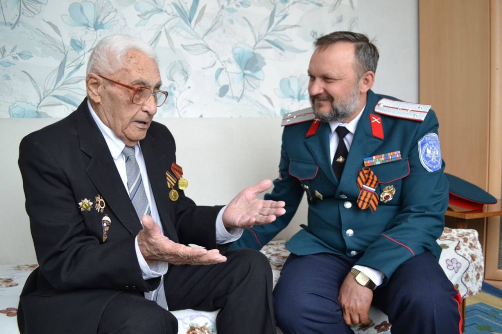 Глава Омского района поздравил ветеранов с Днём Победы