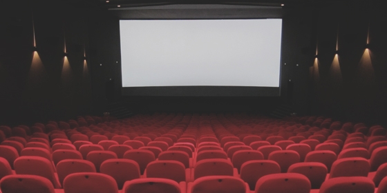 Ограничения по посещению кино, театров и стадионов в Омской области продлили до конца июля