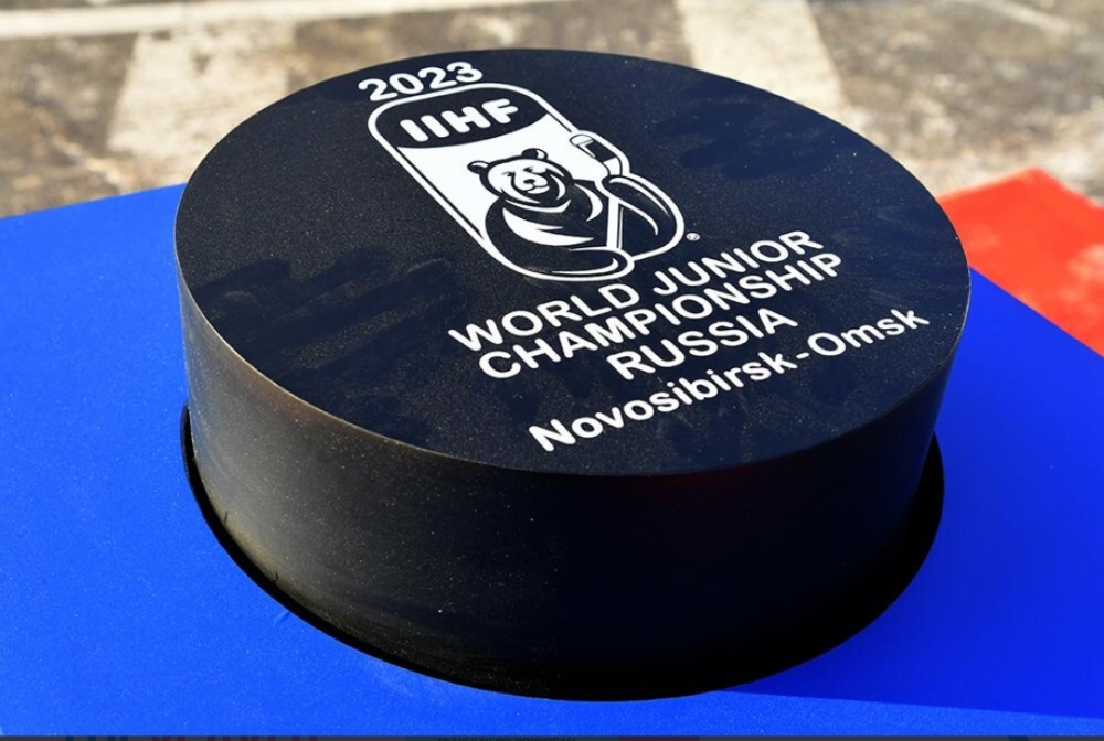Молодежный чемпионат мира по хоккею в Омске и Новосибирске официально отменили