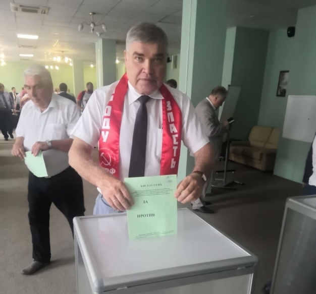 Документы на выборы в Госдуму от КПРФ подали Алехин, Ткачев и Смолин