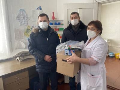  Степан Бонковский передал сельским школам комплекты оборудования для медкабинета и спортивное снаряжение