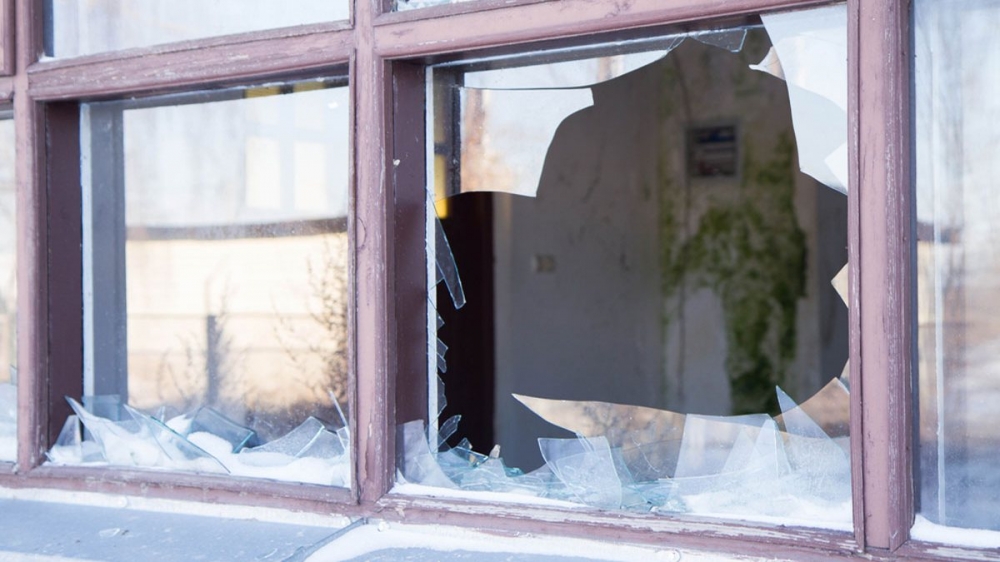 В Омске наркоман через окно забрался в детский сад