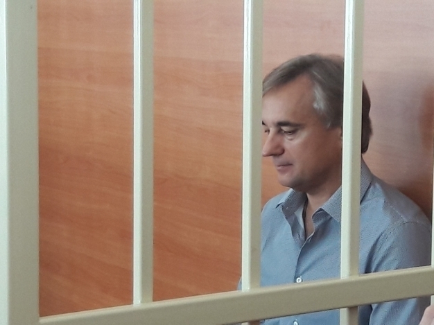 Обвинение просит 22 года колонии строгого режима для омского экс-депутата Сергея Калинина