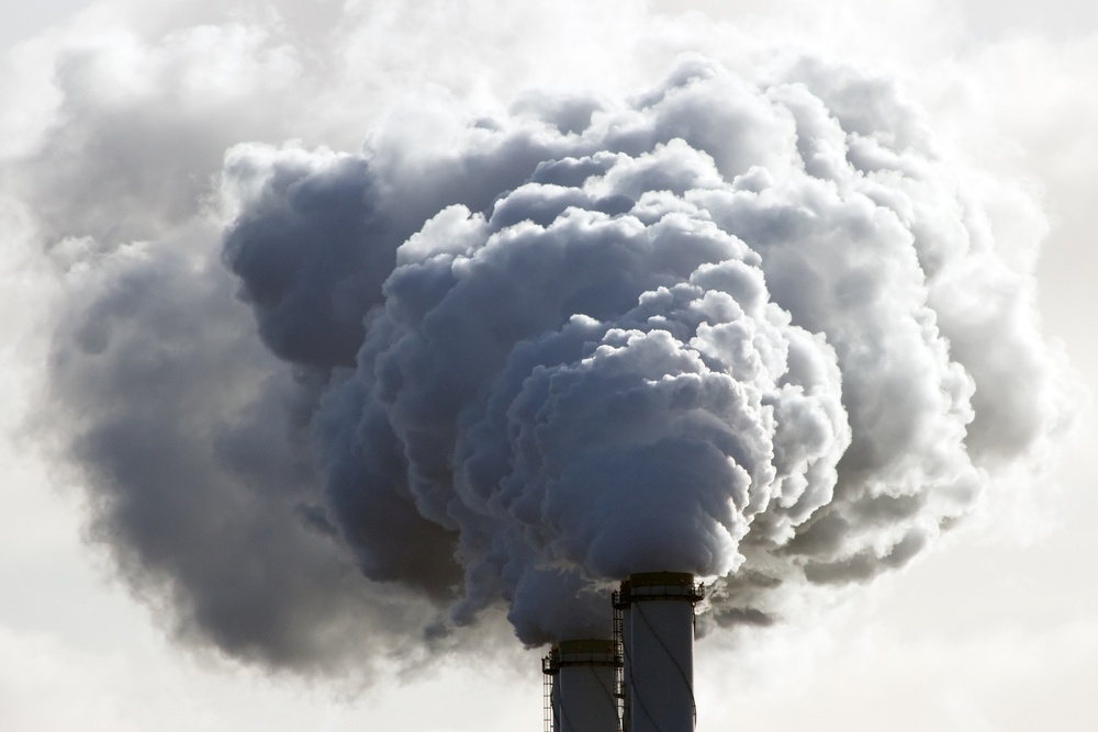 В Омске за сутки зафиксировали повышенные выбросы сразу шести химических веществ
