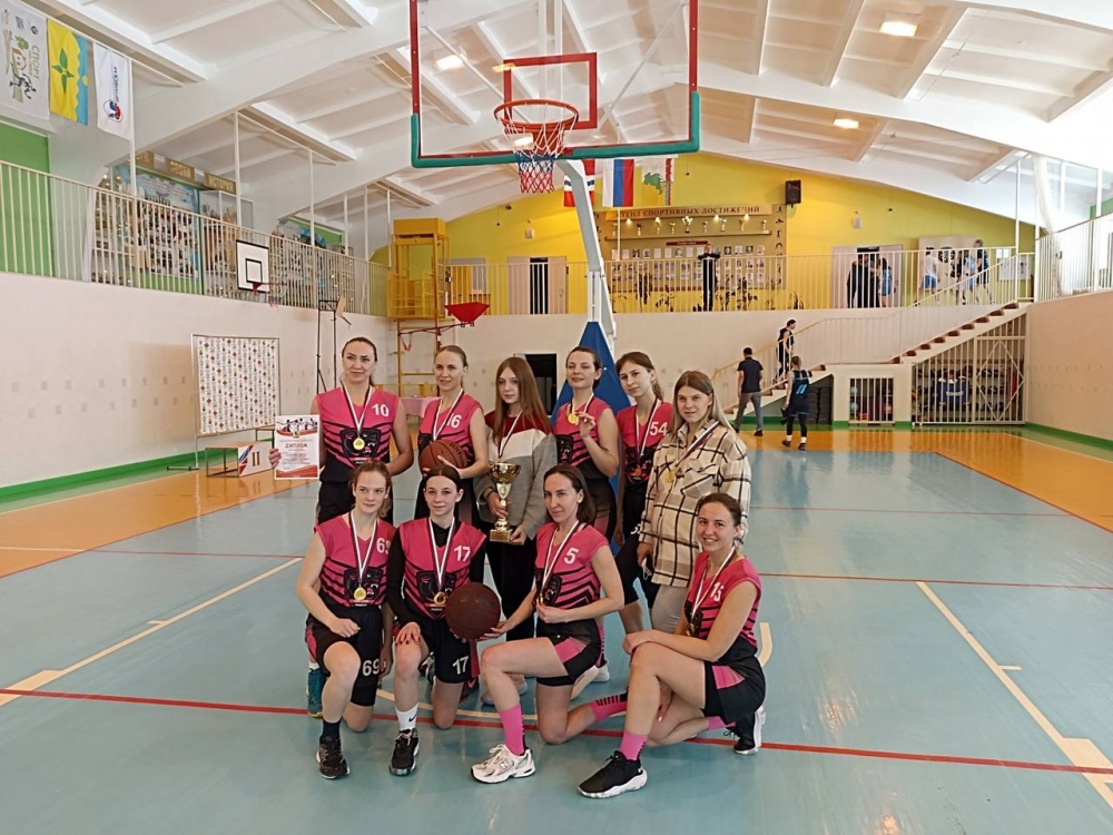 Женская сборная по баскетболу Омского района завоевала кубок межрайонных соревнований