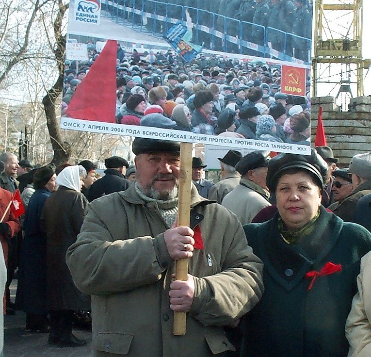 Дмитрий Гутенев на первомайской демонстрации КПРФ 2006 года