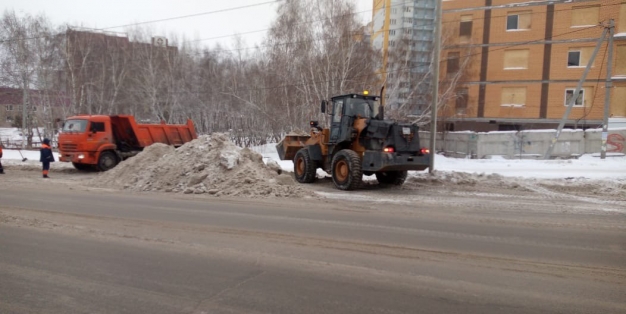 За сутки с омских улиц вывезли 10 тысяч кубометров снега