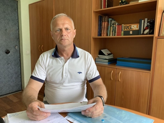 Омский учитель Марцун, уволенный по статье, выиграл суд у гимназии
