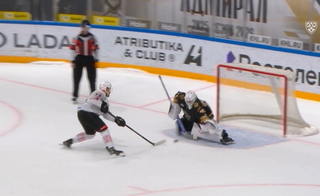 Шарипзянов спас, Окулов принес победу. «Авангард» на выезде добил «Адмирал» буллитами