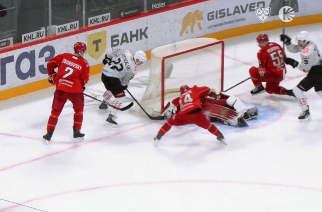 Легионеры решили. «Авангард» на выезде одолел «Автомобилист» в овертайме