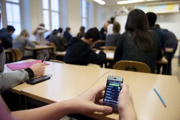 Комитет Госдумы по просвещению поддержал полный запрет телефонов в школах