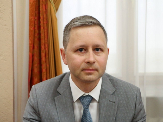 Виталий Хоценко: «Представил команде нового министра имущественных отношений Омской области»