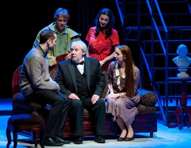 «Свидание в предместье» со «Старшим сыном»