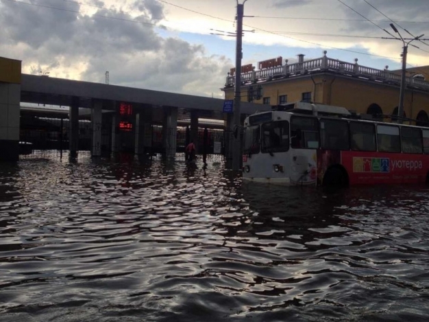 Совпадение чистой дождевой воды