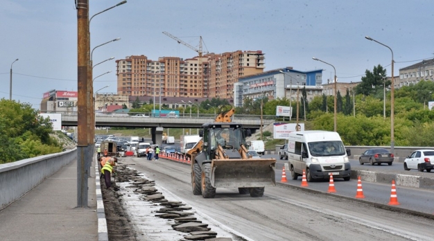 В Омске начали ремонтировать Фрунзенский мост