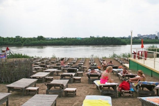 Единственный в Омске частный пляж могут вернуть чиновникам