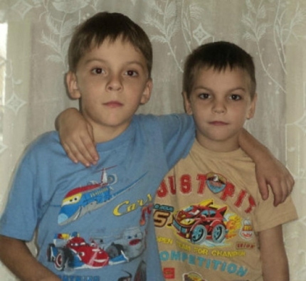 Одиннадцатилетний и двенадцатилетний братья Любимовы спасли из горящего дома двоих детей