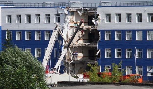 Суд запретил сносить разрушенную казарму ВДВ в Омске