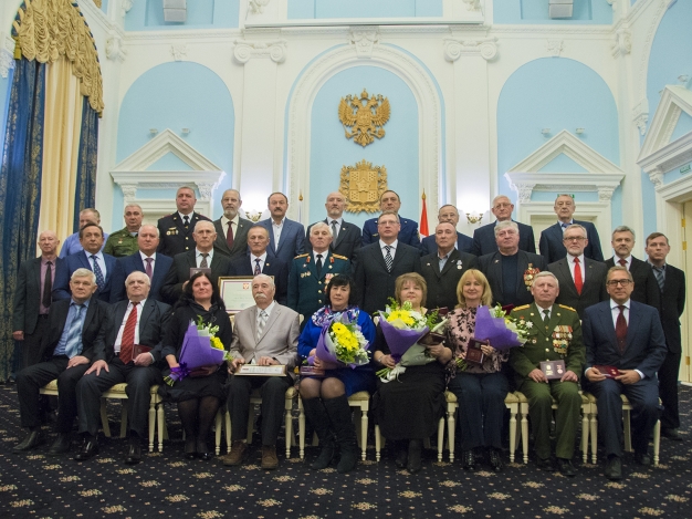 Бурков вручил знак «За служение Омской области» Мореву, Кардаеву и Кокорину