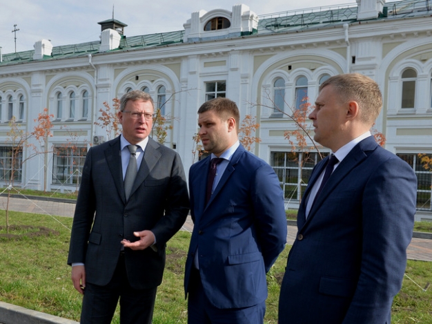 Александр Бурков оценил ход работ на реконструируемом здании «Саламандры» 