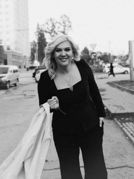 Хочется найти того, кто войдёт под мой дождь со своим зонтом