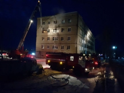 Парень, обвиняемый в гибели пятерых человек на пожаре в общежитии, не признает свою вину