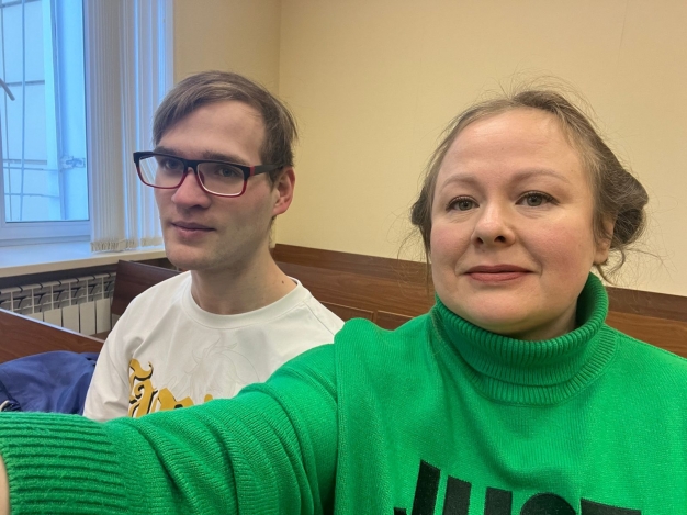 Где это видано, чтобы сами приставы должникам деньги переводили? 