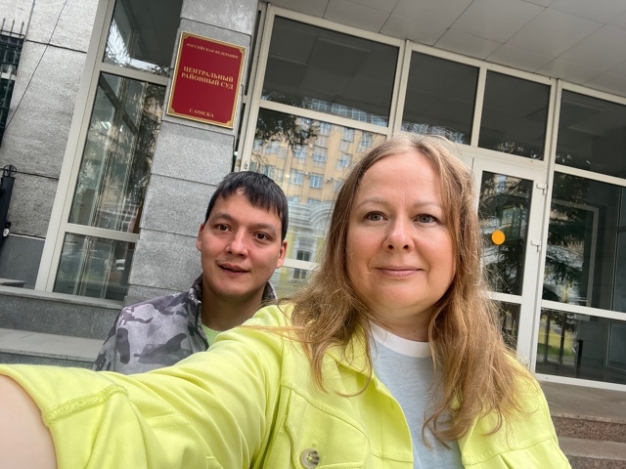 В Центральном районном суде города Омска продолжается процесс о восстановлении жилищных прав 32-летнего сироты Тимура Сакенова