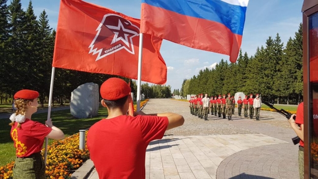 В Омске юнармейцы организовали торжественное шествие, посвященное 75-летию Победы