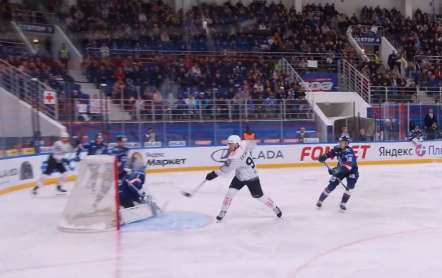 В матче против «Лады» первый в сезоне «сухарь» для «Авангарда» заработал Мишуров