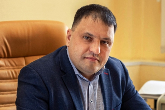 Следком начал проверку по факту избиения главы Знаменки руководителем района