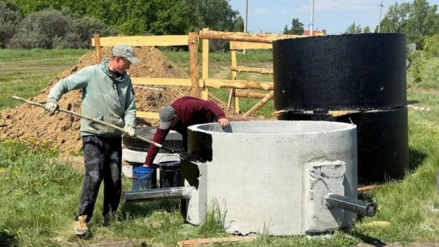 В селе Новомосковка Омского района началась прокладка нового водопровода