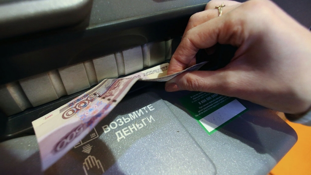 Зарплата чиновников мэрии Омска растет быстрее, чем у других бюджетников
