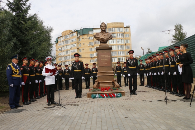 В Омске возле кадетского корпуса открыли памятник Александру I