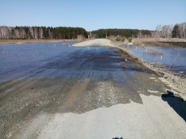 На севере Омской области размыло дорогу