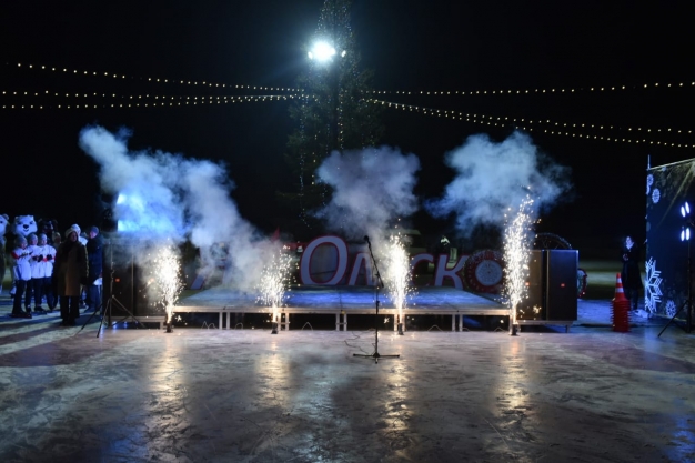 Ледовый дрифт на квадроциклах, русское народное фаер-шоу: что ждёт омичей на открытии самого большого катка
