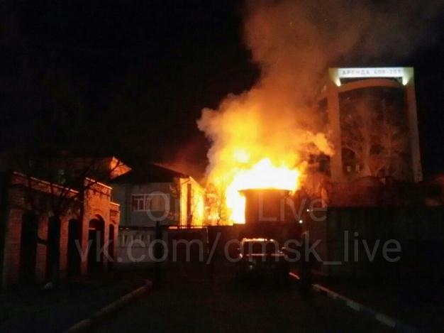 В Омске частично выгорел памятник архитектуры на Учебной