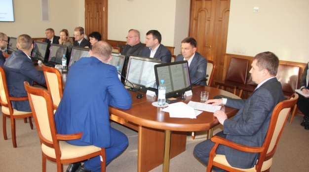 Омских депутатов впервые лишили контроля над областным имуществом
