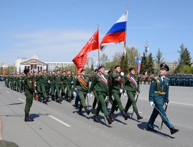 Парад Победы в Омске впервые покажут на уличных видеоэкранах