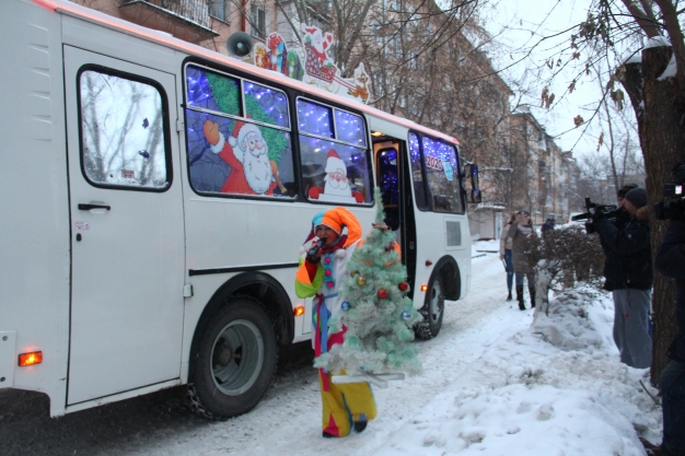 В новогоднюю ночь омичей развезут по домам на автобусах