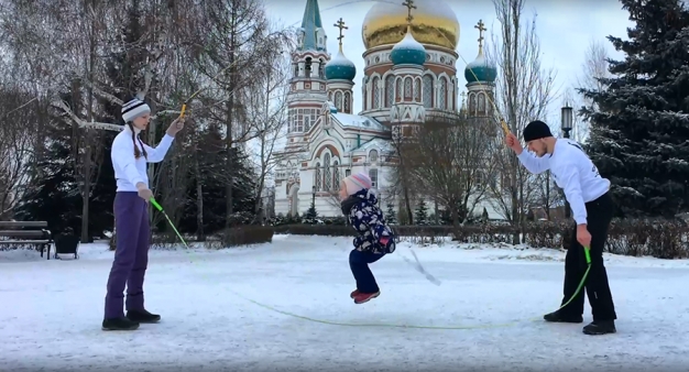 Омичам предлагают отжиматься и приседать у Каланчи, Любочки и Степаныча