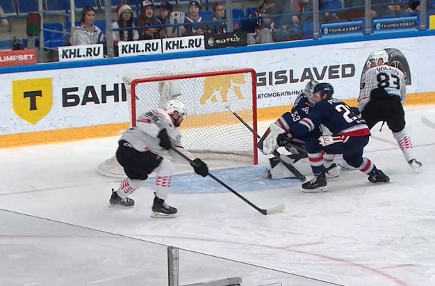 На этот раз без валидола. «Авангард» уверенно разобрал «Нефтехимик» в Нижнекамске