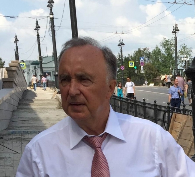 Адвокат Голошубин предложил вызвать в суд экс-мэра Омска Рощупкина 