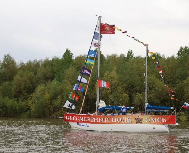 Виталий Хоценко: «В этом году в Омске 9 Мая снова пройдет водное шествие "Бессмертного полка"»