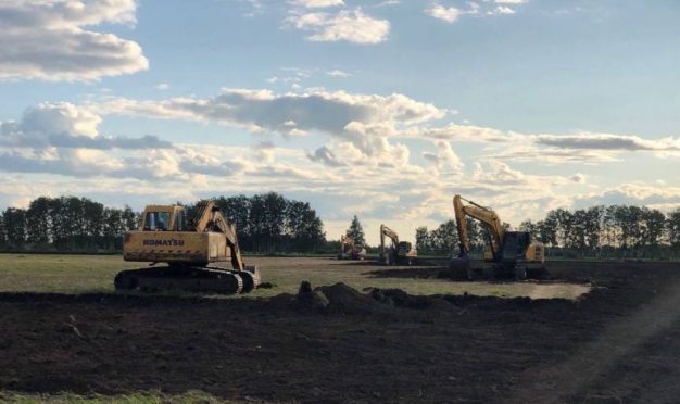 Губернатор сообщил о продолжении строительства крупного агрообъекта в Омском районе