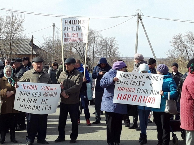 В Черлаке и Омске коммунисты собрали митинги против «мусорной» реформы