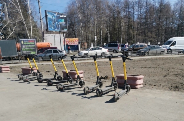 В Омске стартовал сезон проката электросамокатов