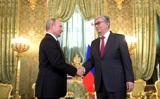 Путин официально пригласил в Омск нового президента Казахстана 